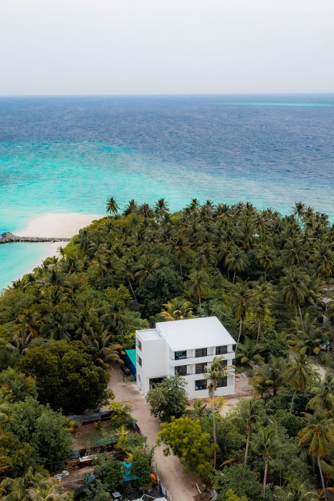 Kashiveli among the palms, steps from the shoreline