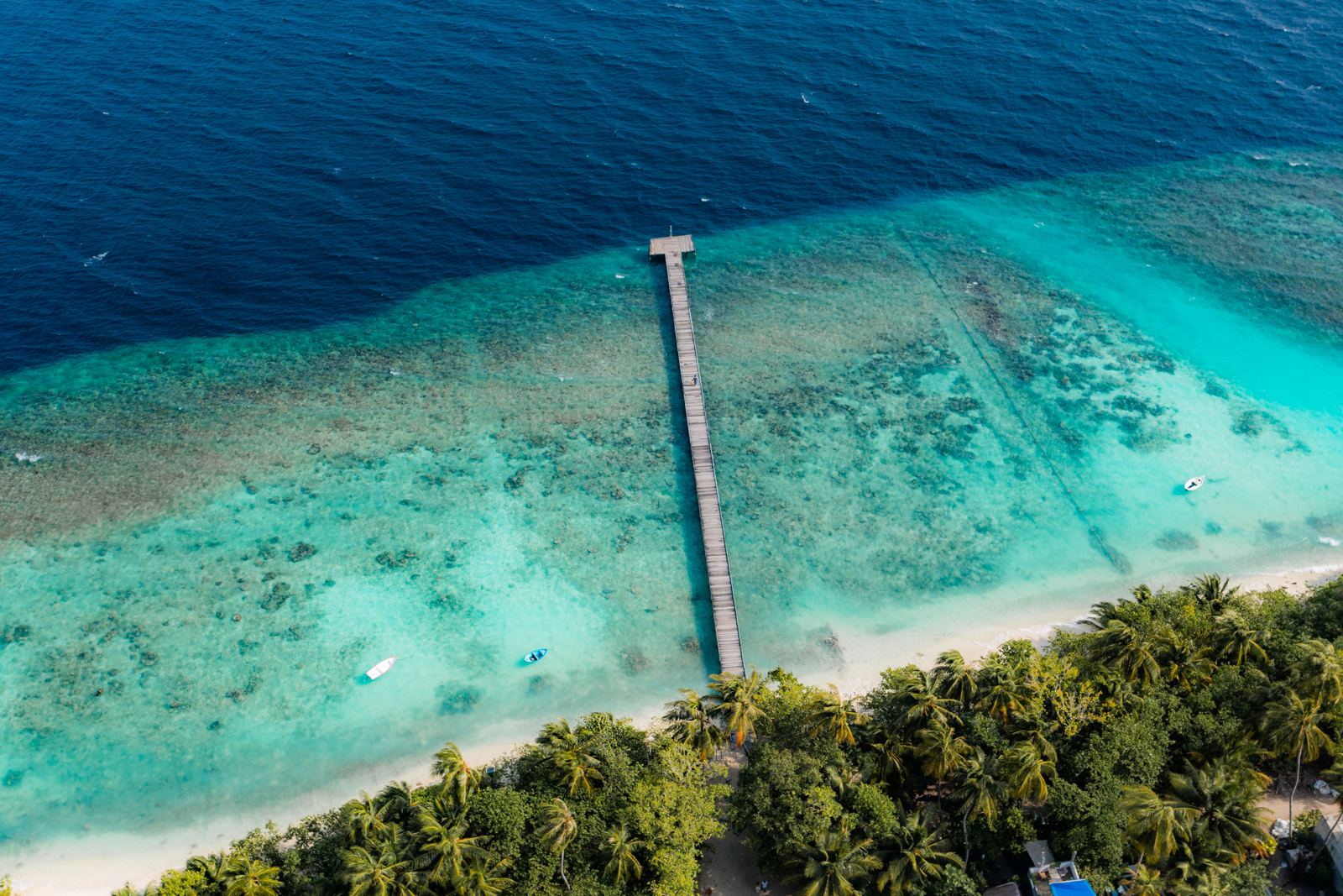 Jetty over the reef